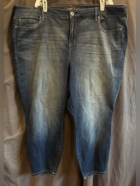 Torrid Premium Stretch Plus-Size High Rise Curvy Jeans w/Logo Button; Size 26R